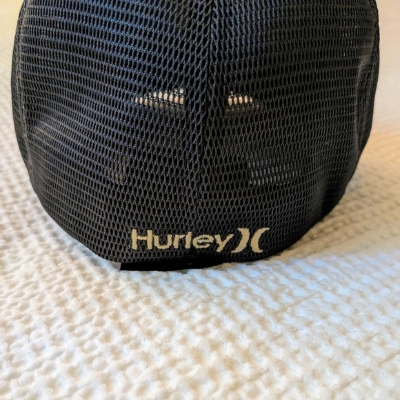 Hurley Flexfit Grey and Black Cap with Patch Logo - Picture 5 of 7